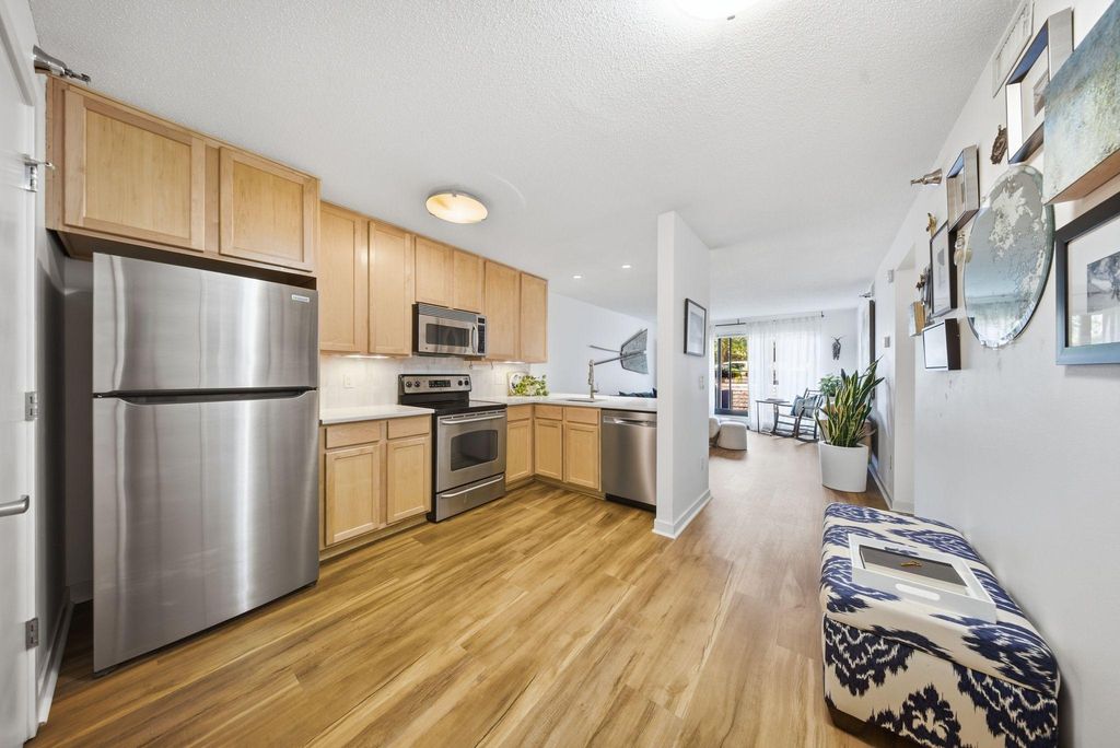 48 Groveland Terrace B204, Minneapolis, MN 55403 — photo 2