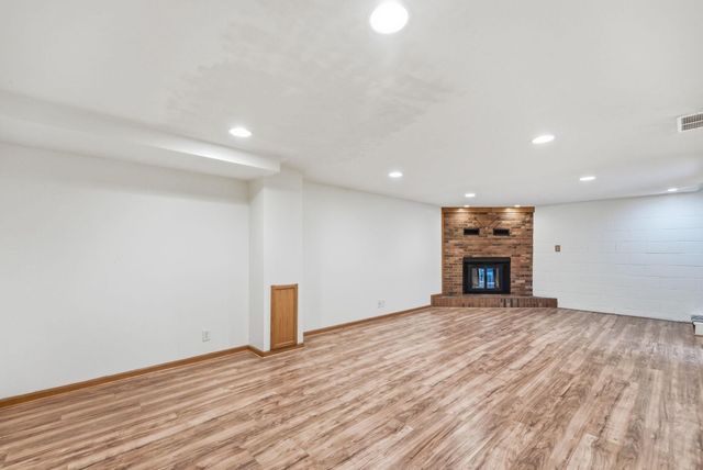 924 Fuller Street S, Shakopee, MN 55379