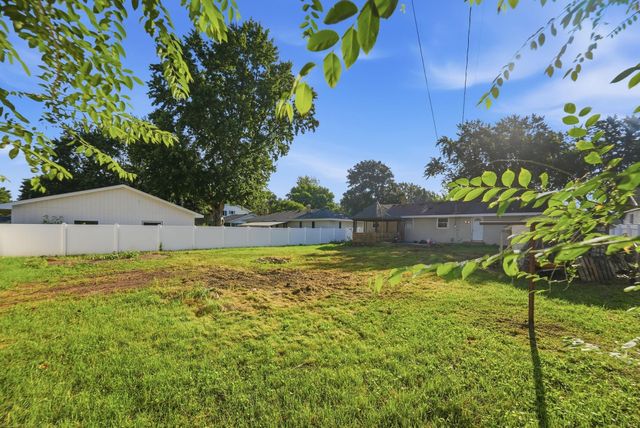 924 Fuller Street S, Shakopee, MN 55379