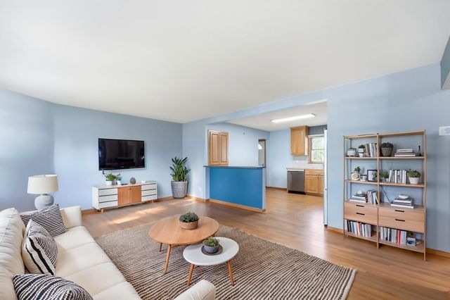 924 Fuller Street S, Shakopee, MN 55379