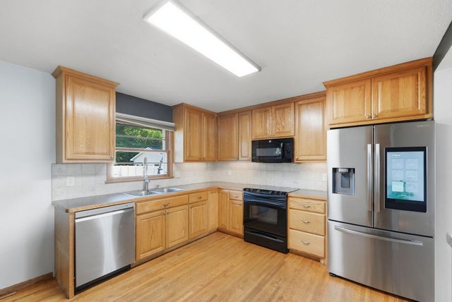 924 Fuller Street S, Shakopee, MN 55379