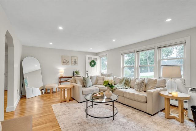 30 Linda Ave, Framingham, MA 01701