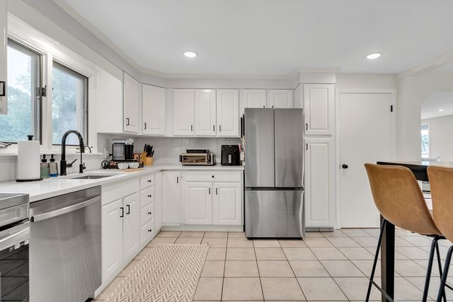 30 Linda Ave, Framingham, MA 01701