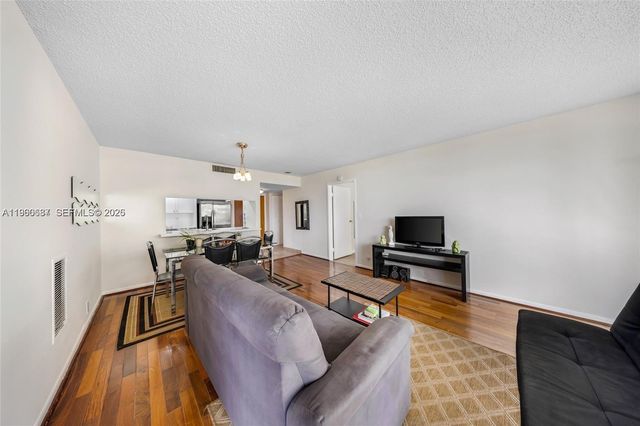 7601 E Treasure Dr 510, North Bay Village, FL 33141