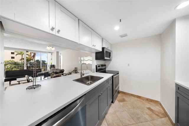 7601 E Treasure Dr 510, North Bay Village, FL 33141