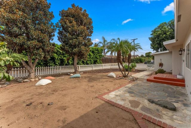 665 Foy Ln, Escondido, CA 92025