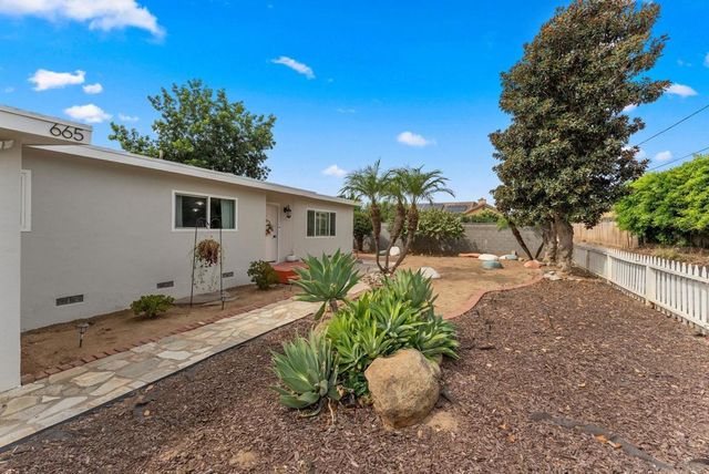 665 Foy Ln, Escondido, CA 92025