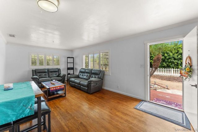 665 Foy Ln, Escondido, CA 92025
