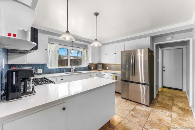 665 Foy Ln, Escondido, CA 92025