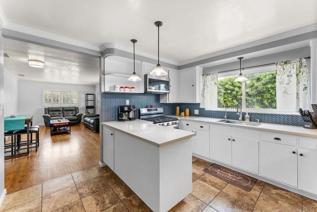 665 Foy Ln, Escondido, CA 92025