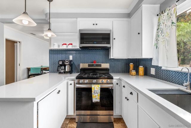 665 Foy Ln, Escondido, CA 92025
