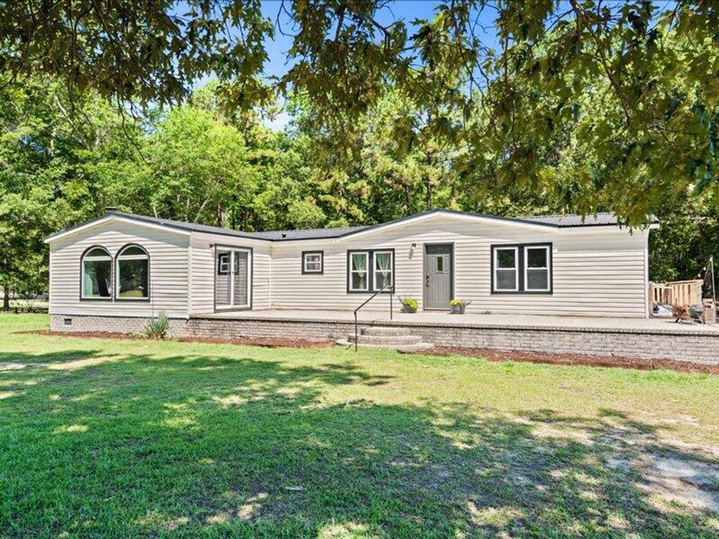 1664 Winding Pond Road, Manning, SC 29102