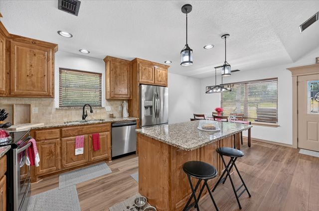 2615 Dove Trail, Granbury, TX 76048