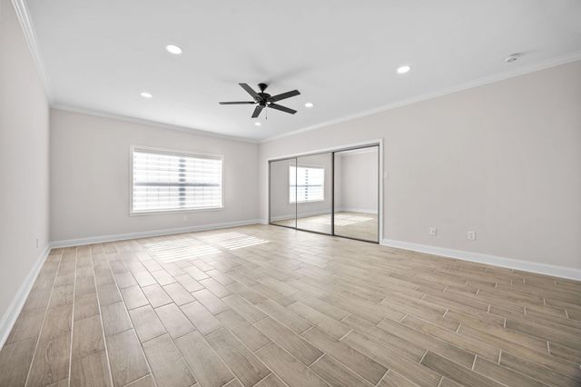 310 Wilcrest Drive 310, Houston, TX 77042