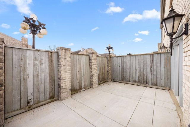 310 Wilcrest Drive 310, Houston, TX 77042