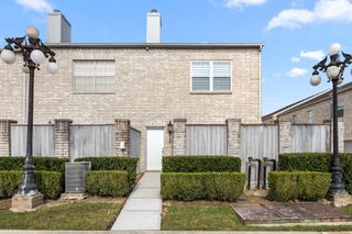 310 Wilcrest Drive 310, Houston, TX 77042