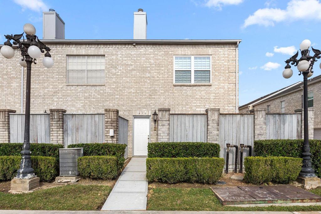 310 Wilcrest Drive 310, Houston, TX 77042