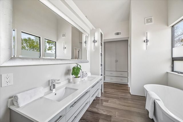 912 Teetshorn Street, Houston, TX 77009