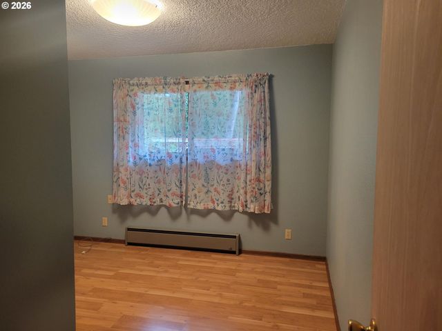 134 N 3RD St, St Helens, OR 97051