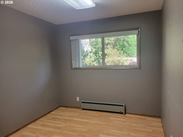 134 N 3RD St, St Helens, OR 97051