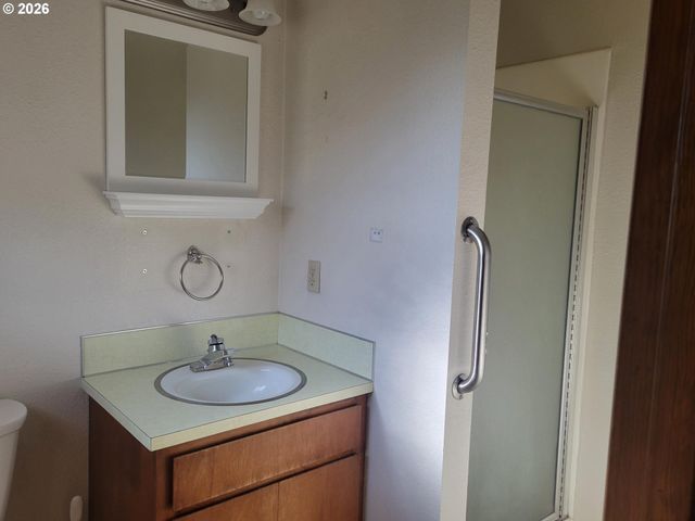 134 N 3RD St, St Helens, OR 97051