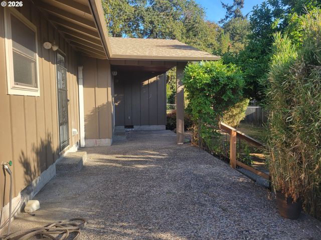 134 N 3RD St, St Helens, OR 97051