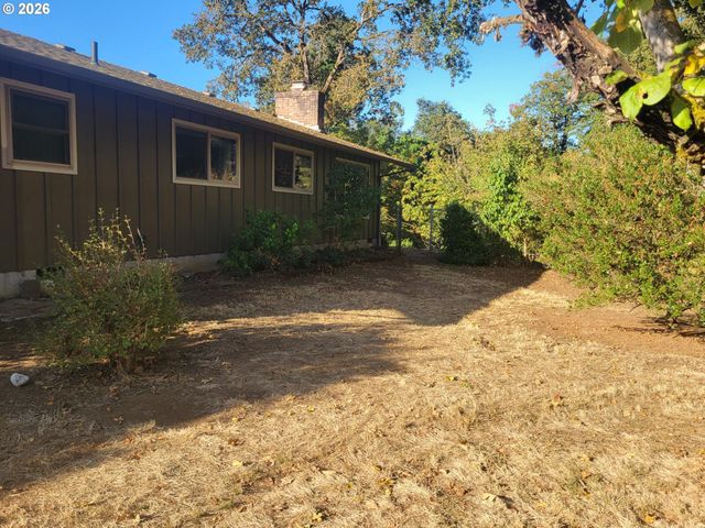134 N 3RD St, St Helens, OR 97051