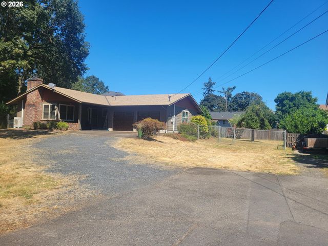 134 N 3RD St, St Helens, OR 97051