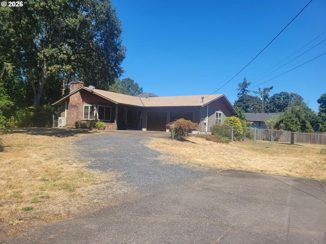 134 N 3RD St, St Helens, OR 97051