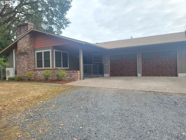 134 N 3RD St, St Helens, OR 97051