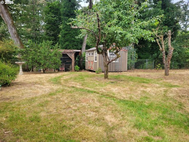 134 N 3RD St, St Helens, OR 97051