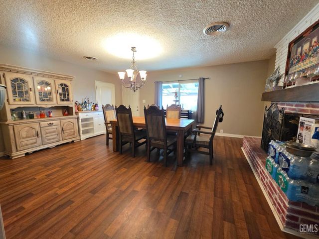 129 La Mesa Drive, Bakersfield, CA 93305