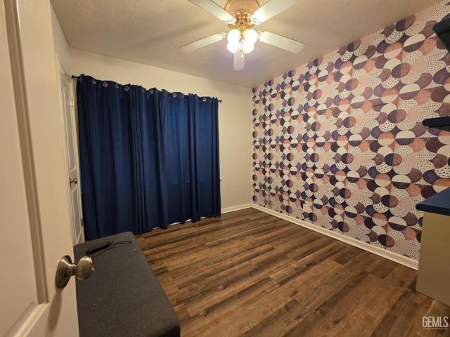 129 La Mesa Drive, Bakersfield, CA 93305