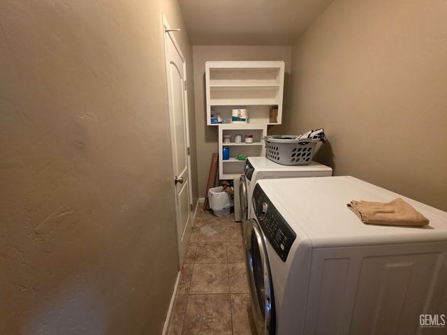 129 La Mesa Drive, Bakersfield, CA 93305