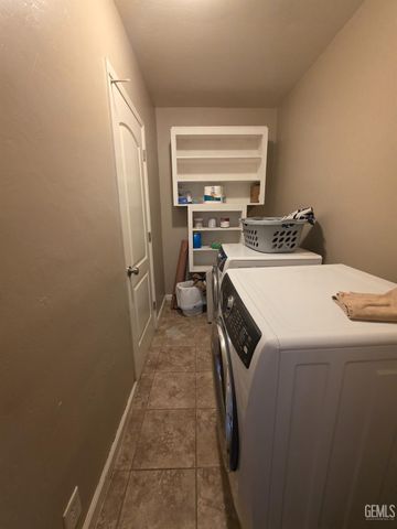 129 La Mesa Drive, Bakersfield, CA 93305