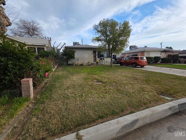 129 La Mesa Drive, Bakersfield, CA 93305