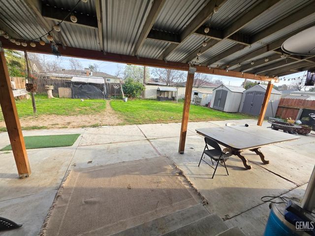 129 La Mesa Drive, Bakersfield, CA 93305