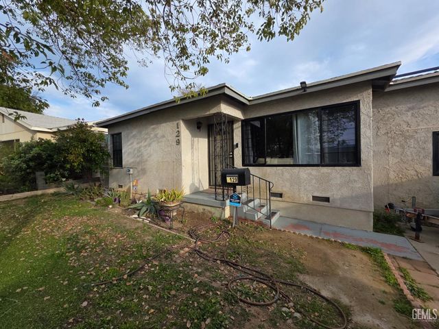 129 La Mesa Drive, Bakersfield, CA 93305