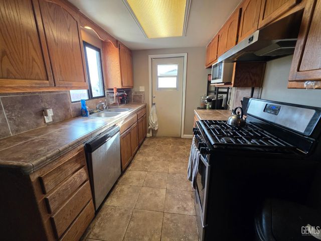 129 La Mesa Drive, Bakersfield, CA 93305