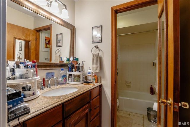 5411 W Esche Drive, Newburgh, IN 47630