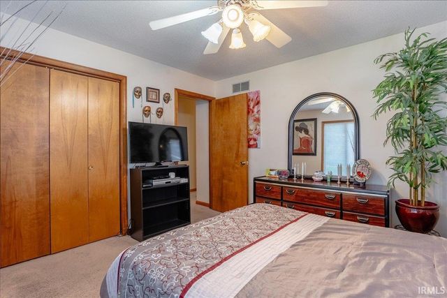 5411 W Esche Drive, Newburgh, IN 47630