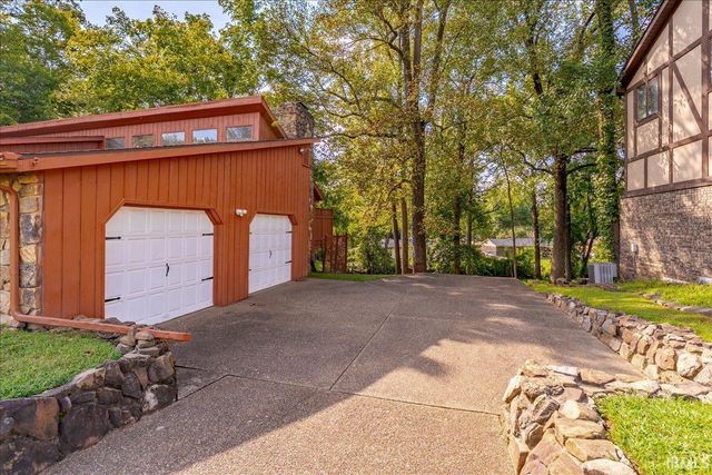5411 W Esche Drive, Newburgh, IN 47630