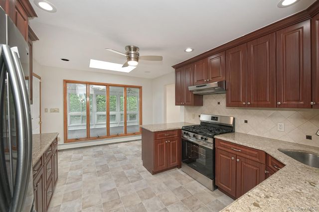 5 Robin Court, Bethpage, NY 11714