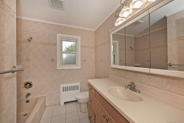 5 Robin Court, Bethpage, NY 11714