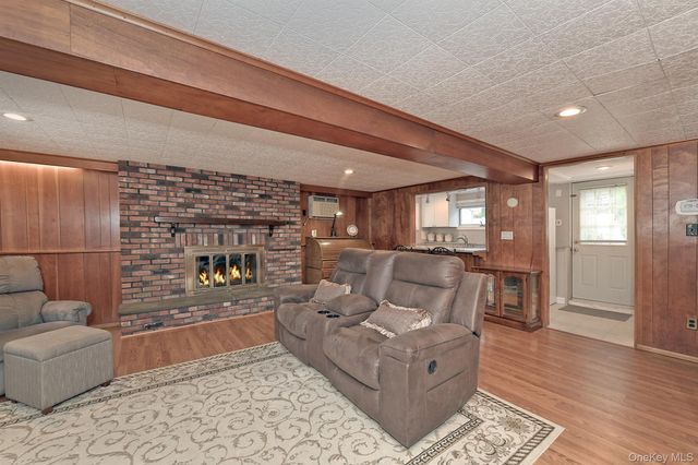 5 Robin Court, Bethpage, NY 11714