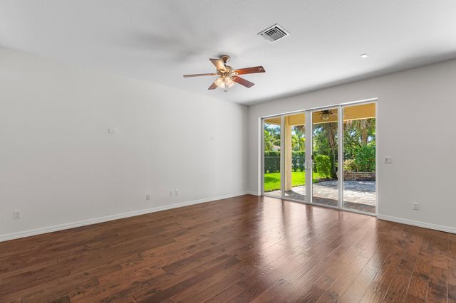 102 Crab Cay Way, Jupiter, FL 33458