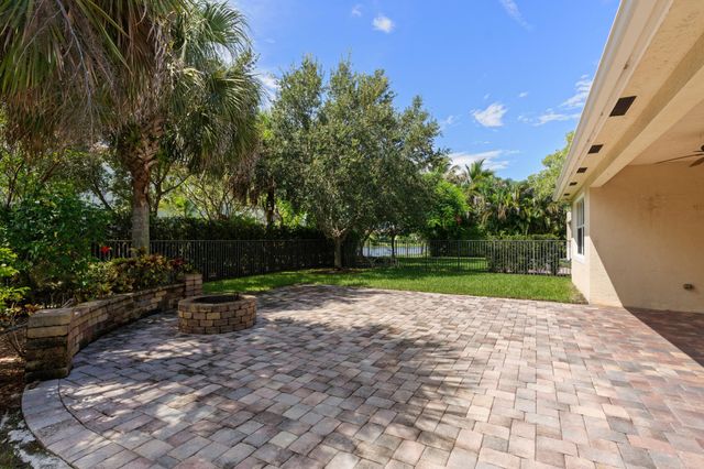 102 Crab Cay Way, Jupiter, FL 33458