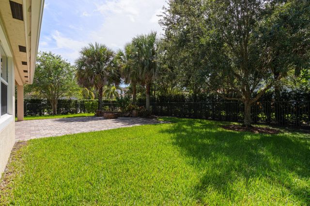 102 Crab Cay Way, Jupiter, FL 33458