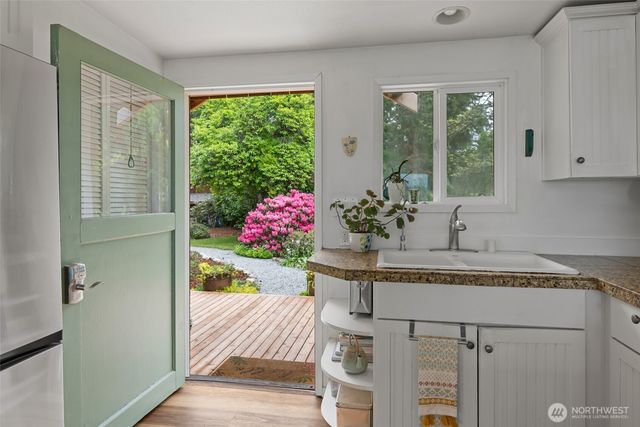 5222 East Harbor Road, Freeland, WA 98249