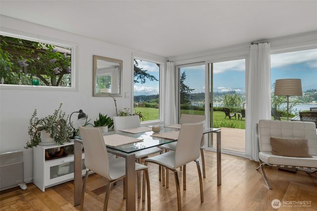 5222 East Harbor Road, Freeland, WA 98249